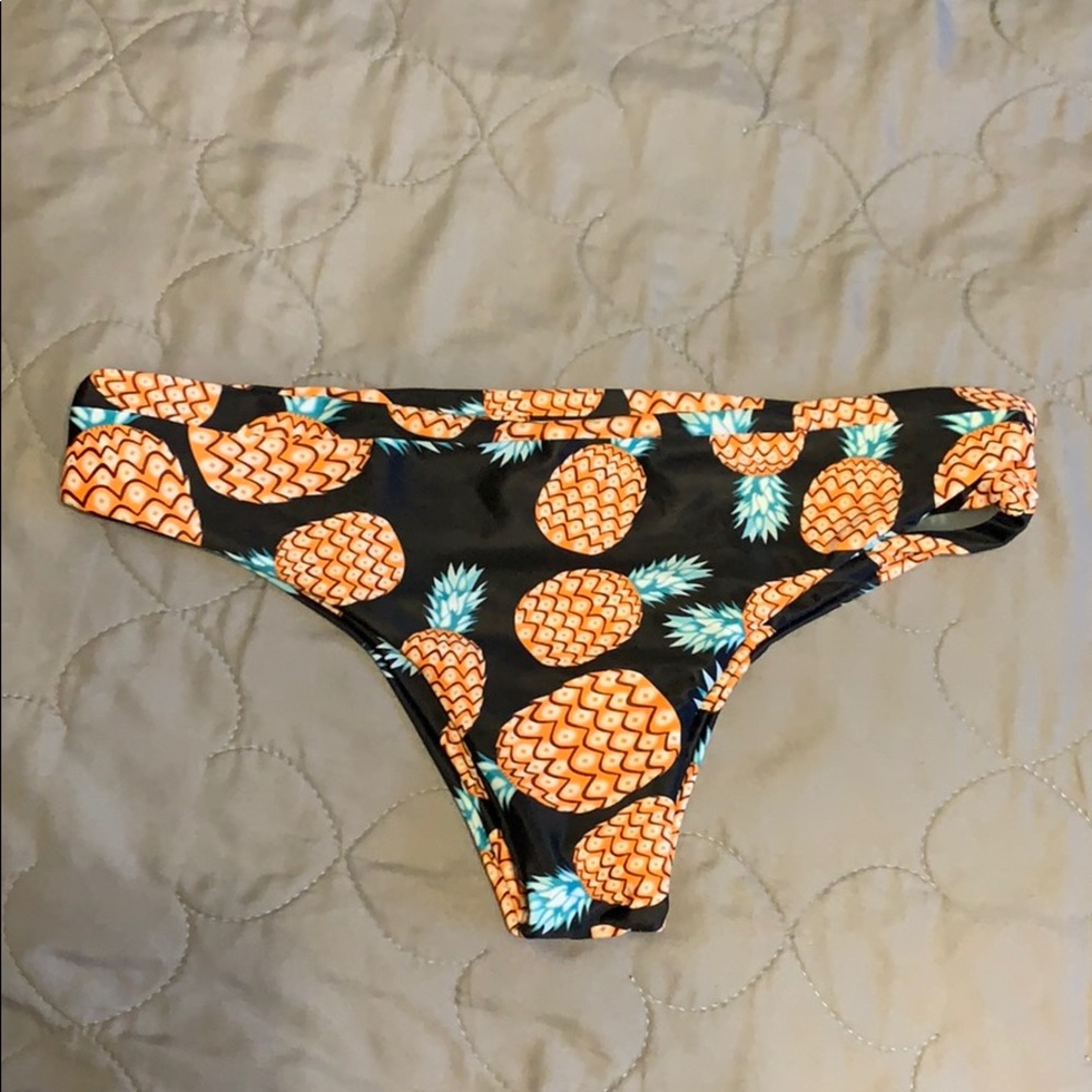 NWOT pineapple Zaful swim bottom
